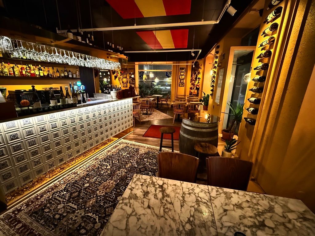 El Barcito - Espanjalaisia tapaksia ja viiniä Tampereella